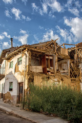 Edificio abandonado derrumbado