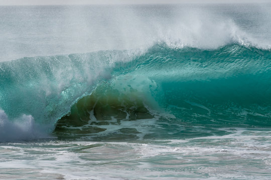 Capo Verde ocean waves seen from the beach © Dirk