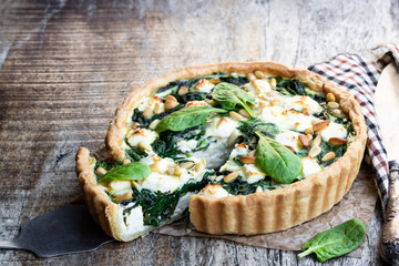 Vegetarian tart with spinach