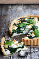 Vegetarian tart with spinach
