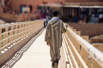 Person als Führer in der UNESCO-Stadt Ait Ben Haddou, Marokko © Kristin