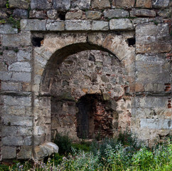 Fototapeta na wymiar Ruins of the old castle in Ukraine