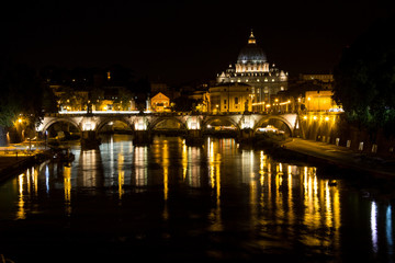 Fototapeta na wymiar San Pietro, Roma, Tevere, notturna