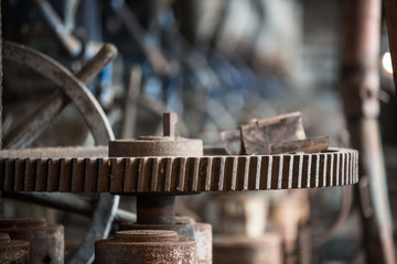 Produktionshalle einer Brikettfabrik