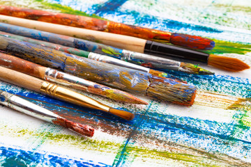 Obraz premium Paint brushes and paints for drawing.