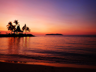 Fototapeta na wymiar Beautiful sunset with vivid colors above. 