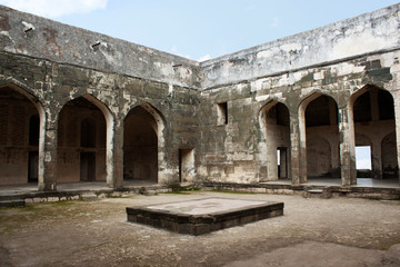 Fototapeta na wymiar Daulatabad Deogiri fort wall, Aurangabad, Maharashtra, India.