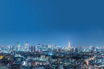 東京タワーと六本木・赤坂方面の夜景。高層ビル、都会、夜、ビル、首都イメージ