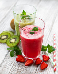 Kiwi and strawberry smoothies