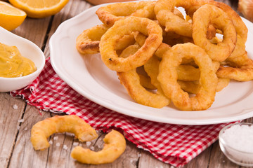 Naklejka premium Onion rings.