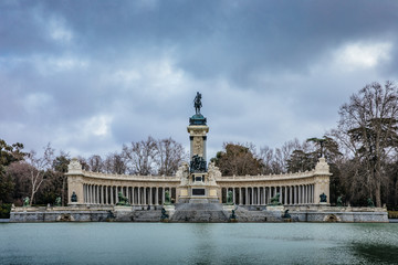 Fototapeta na wymiar Monument to the retirement park, Madrid