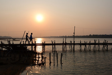 Coucher de soleil sur le Mékong au Cambodge