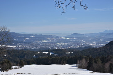Kärnten, Villach, Stadt, Panorama, Skyline, Stadt, Dobratsch, Wegkreuz, Holzkreuz, Baum, Wald,...