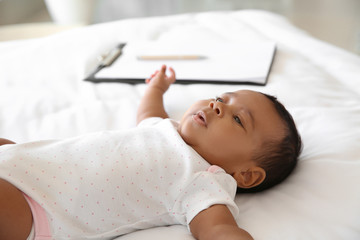 Obraz na płótnie Canvas African-American baby on table in pediatrician's office