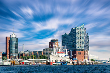 Hamburg Hafen und Oper © dietwalther