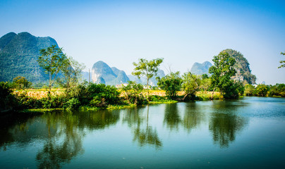 The lake and mountain scenery 