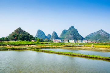 Obraz premium Countryside and mountain scenery 