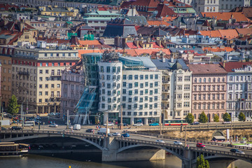 Das berühmte tanzende Haus in Prag im Sommer, Tschechische Republik