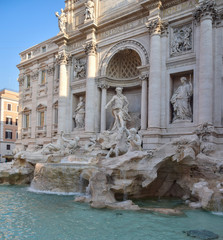 Fototapeta na wymiar Morning in Rome. The fountain de Trevi.