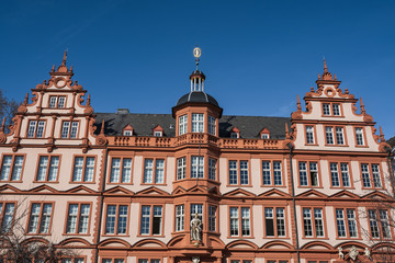 Fototapeta na wymiar Fassade des Gutnebergmuseums in Mainz