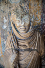 Obraz premium POMPEII, ITALY - 8 August 2015: Ruins of antique roman temple in Pompeii near volcano Vesuvius, Naples, Italy