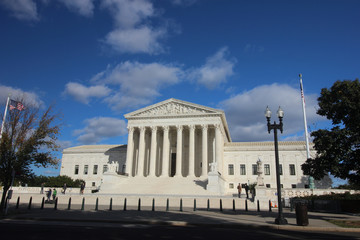 Fototapeta premium U.S. Supreme Court during a sunny day