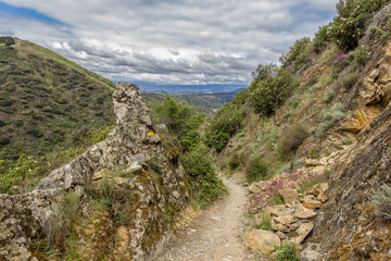 Fototapeta na wymiar view of trail in mountains