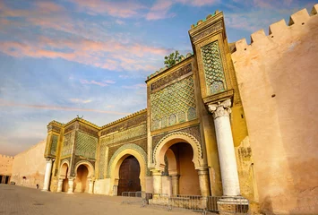 Papier Peint photo autocollant Maroc Vieux murs avec porte Bab Mansour dans la médina de Meknès. Maroc, Afrique du Norda