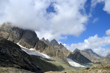 Fototapeta na wymiar Glaciers on mountains and clouds landscape in the Kashmir Great Lakes trek which starts from Sonamarg to Naranag Village in Jammu & Kashmir, India. 