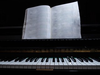 Piano without music sheets