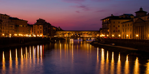 Fototapeta na wymiar florence,tuscany/Italy 20 february 2019 : the ponte vechio bridge snapshot taken at golden hour beautiful colors and excellent architecture