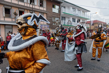 Les squelettes donnent le rythme à la grande parade du carnaval de Cayenne - Guyane française