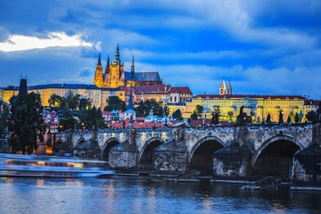 Obraz premium Prague Castle and Charles Bridge beautiful night landscape