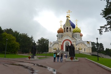Fototapeta na wymiar Cathedral Church in honor of the blessed Grand Duke Igor Chernigov and Kiev in Peredelkino