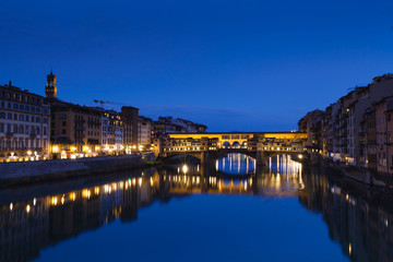 Fototapeta na wymiar Famous bridge Ponte Vecchio on the river Arno in Florence, Italy. Evening view
