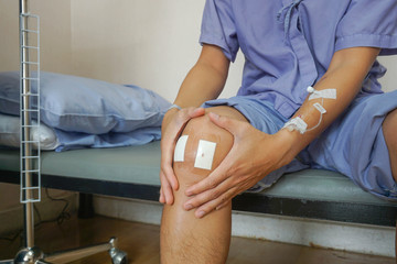 Lesion from surgery knee orthopedic pillow tear.By means of laparoscopy.