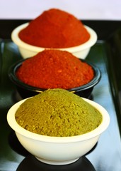 Red and green curry paste in the bowl