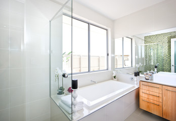 Fototapeta na wymiar Modern bathroom focusing on bathtub in a luxurious hotel