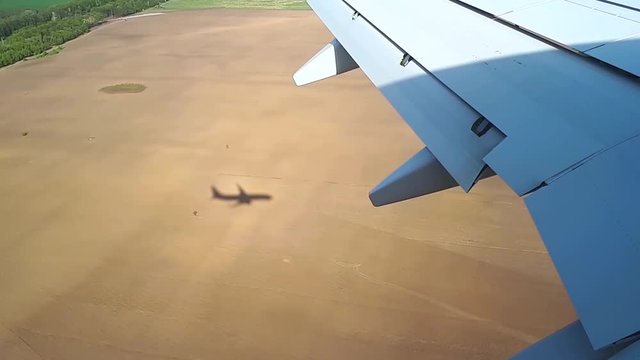 The plane comes in to land at the airport, the landing of the aircraft view from the illuminator