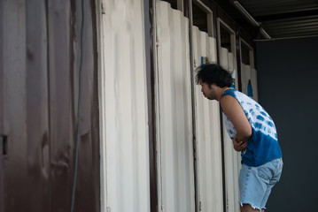 A man pain shit serious,He wants to use the toilet as soon as possible