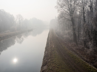 Isarkanal im Nebel in der Sonne, M&uuml;nchen, Bayern