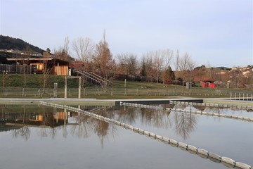 Obraz premium PISCINE ECOLOGIQUE ET BIOLOGIQUE DU LAC DES SAPINS - CUBLIZE - RHONE - FRANCE