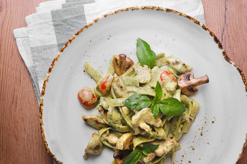 green pasta with chicken, basil and mushrooms