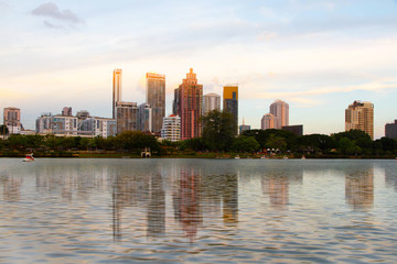 Obraz premium Cityscape waterfront in Thailand