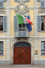 Palazzo storico con bandiera italiana a Monza in Italia, Historic palace with Italian flag at Monza in Italy