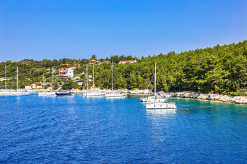 Fototapeta na wymiar Boats anchored in a beautiful bay