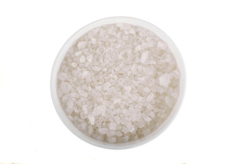Fototapeta na wymiar Sea salt in bowl isolated on white background