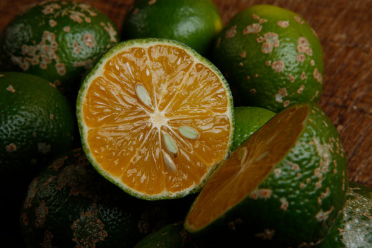 rangpur lime, or limao cravo in Portuguese.