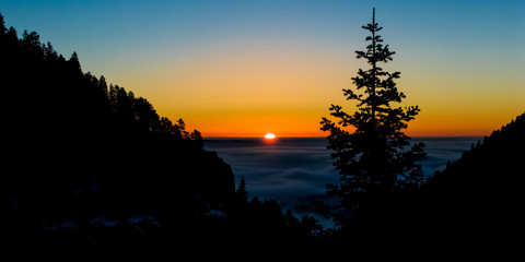 Fototapeta na wymiar Atop a mountain at sunrise