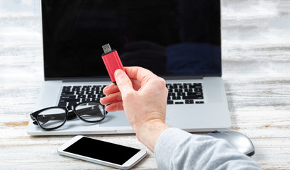 Getting ready to use thumb drive for working with workstation technology
